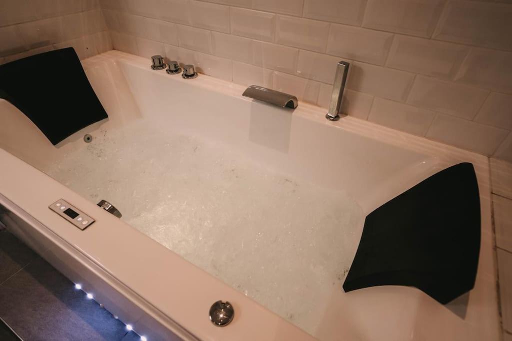 Ultimate Comfort ! Jacuzzi & Sauna. Besançon Extérieur photo